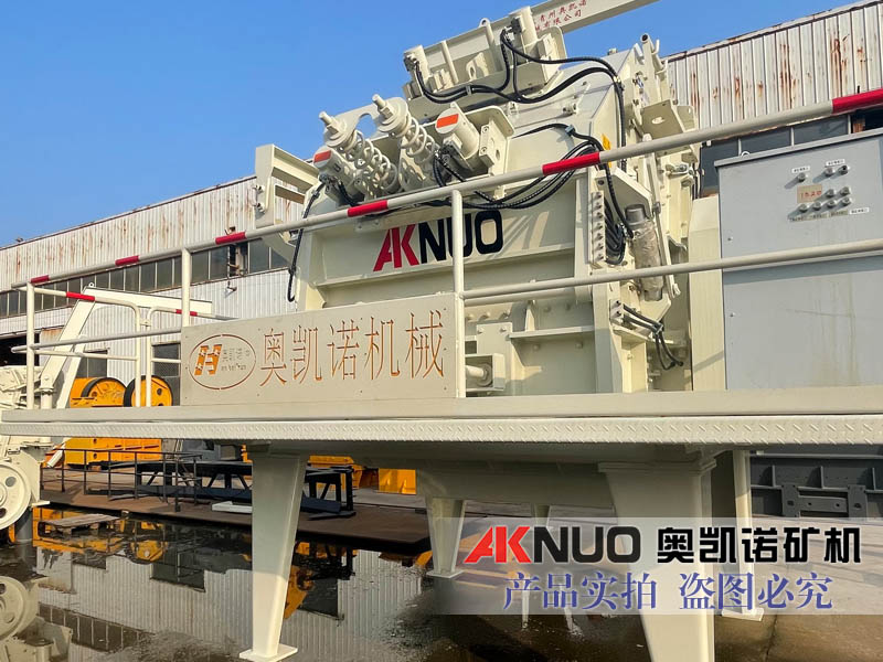 移動(dòng)式破碎篩分一體機(jī) 移動(dòng)式破碎篩分一體機(jī)