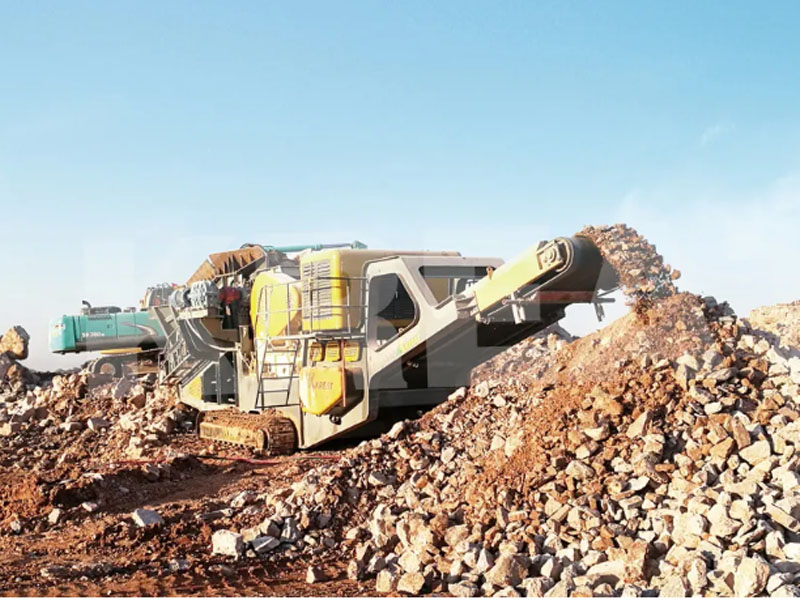 移動(dòng)碎石機(jī)破碎現(xiàn)場